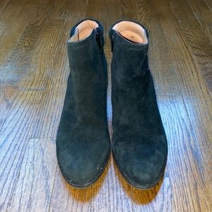 EUC Vionic Jessie Black weather resistant ankle boots-size 7.5